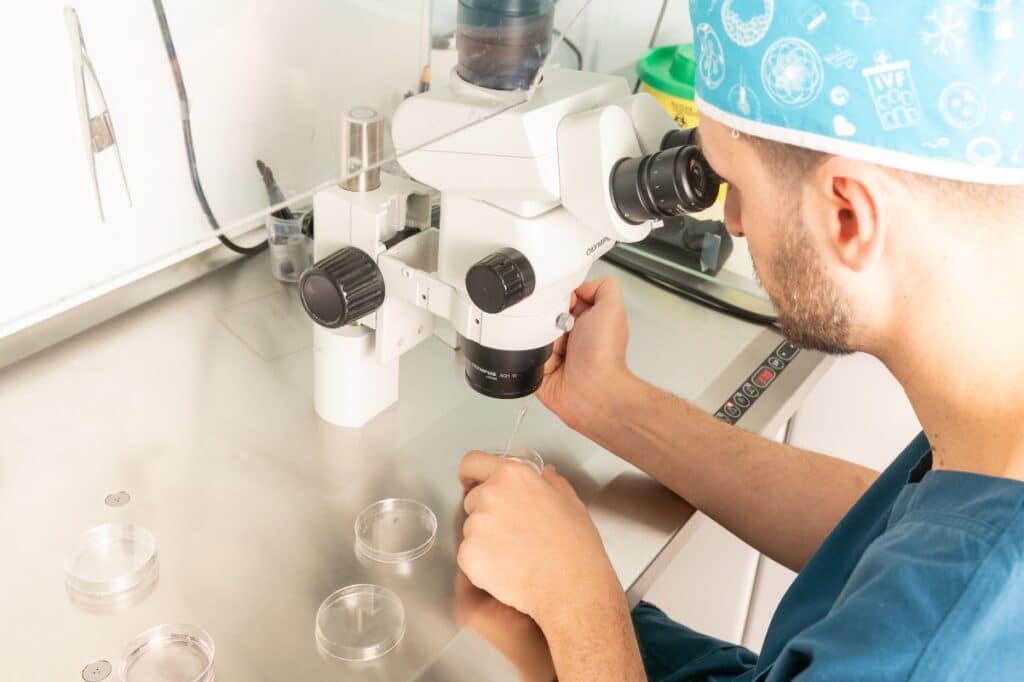 Η χρήση του EmbryoGlue στην εξωσωματική γονιμοποίηση